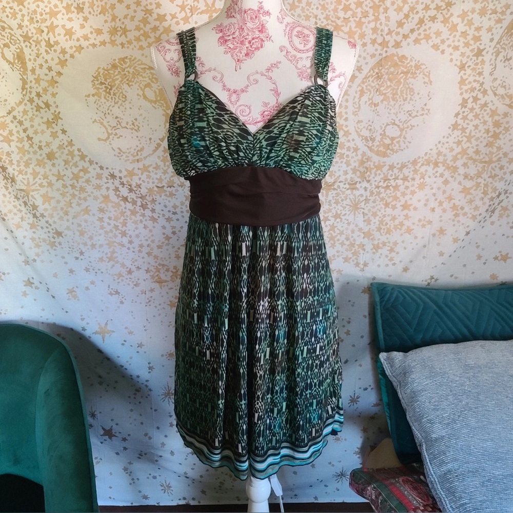 City Triangles Green and Black Midi Dress